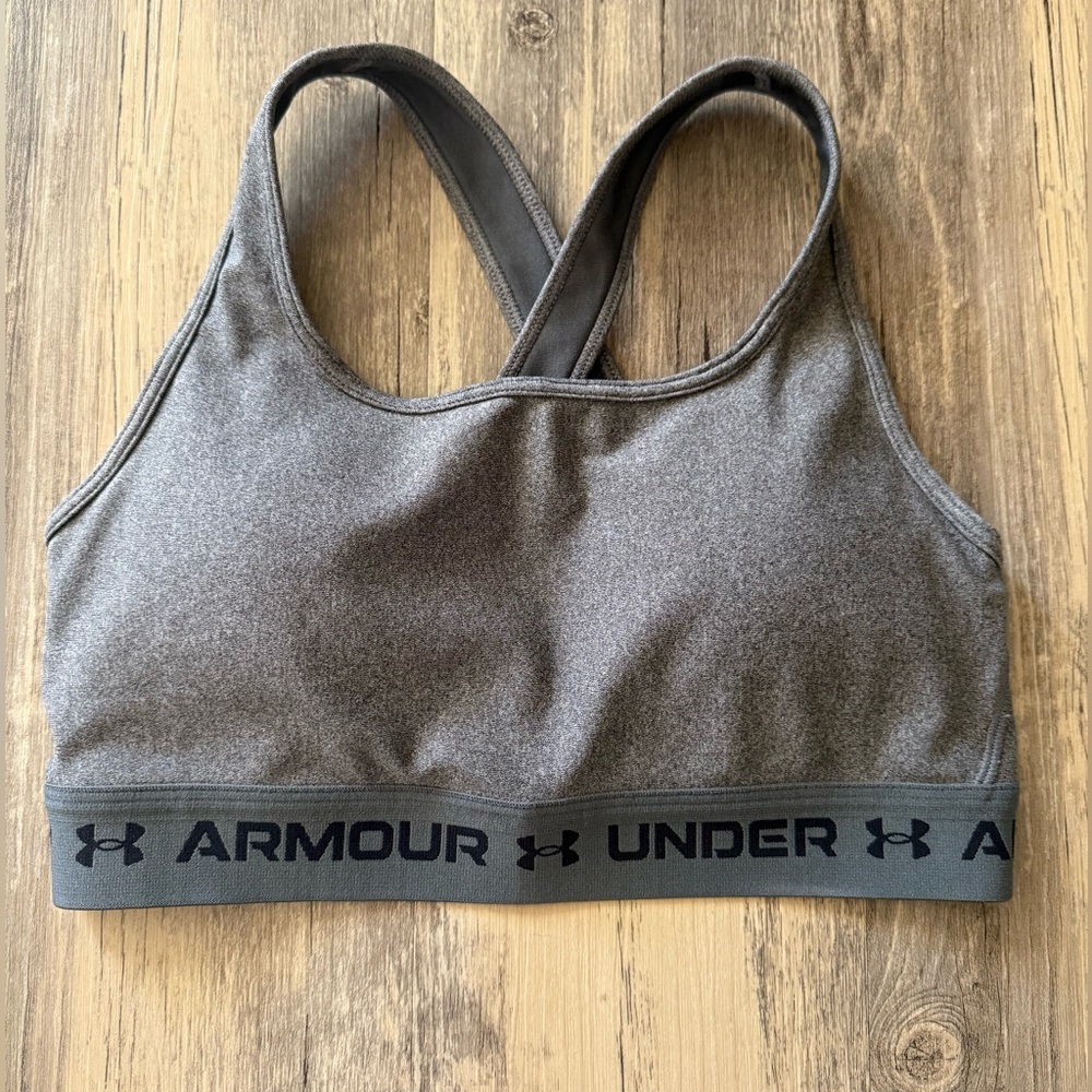 Like New! Women’s Under Armour Sports Bra- Medium